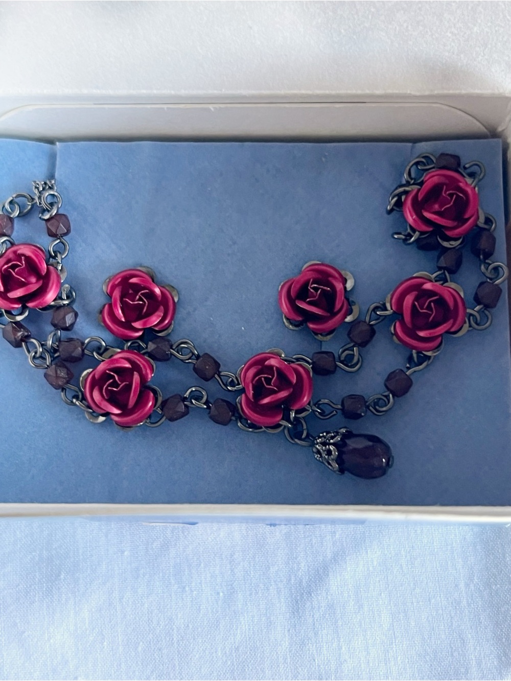 NIB Vintage Avon 2002 Red Rose Choker & Earring Set